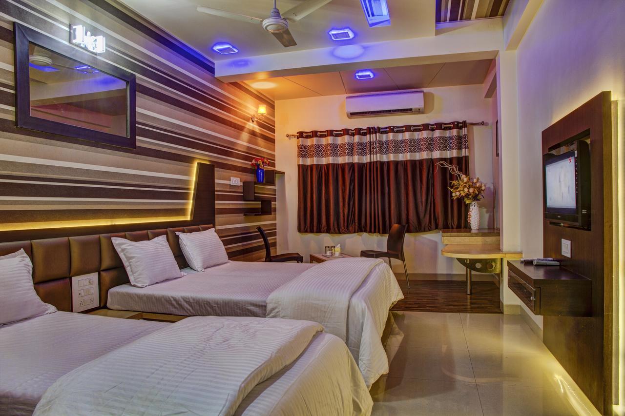 New Holiday Plaza Hotel