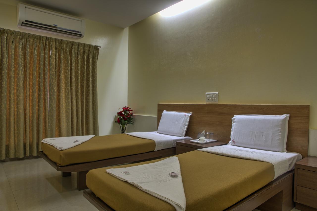 New Holiday Plaza Hotel 3*