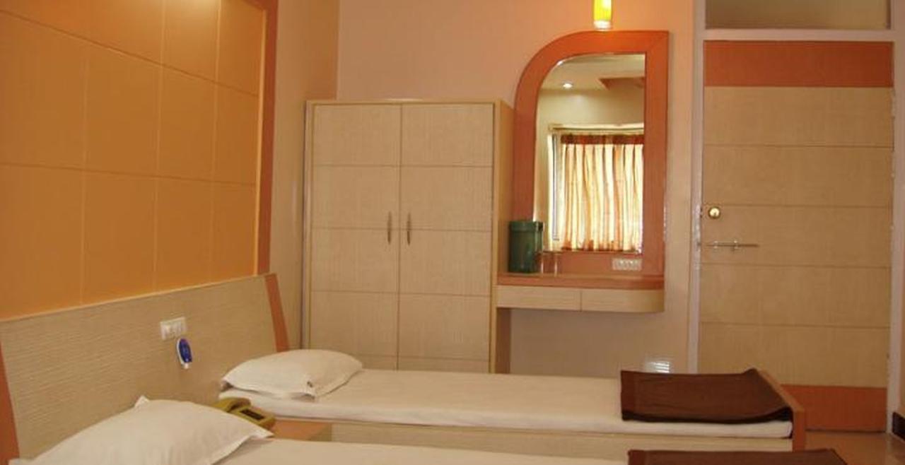 Vaishali Guest house 2*