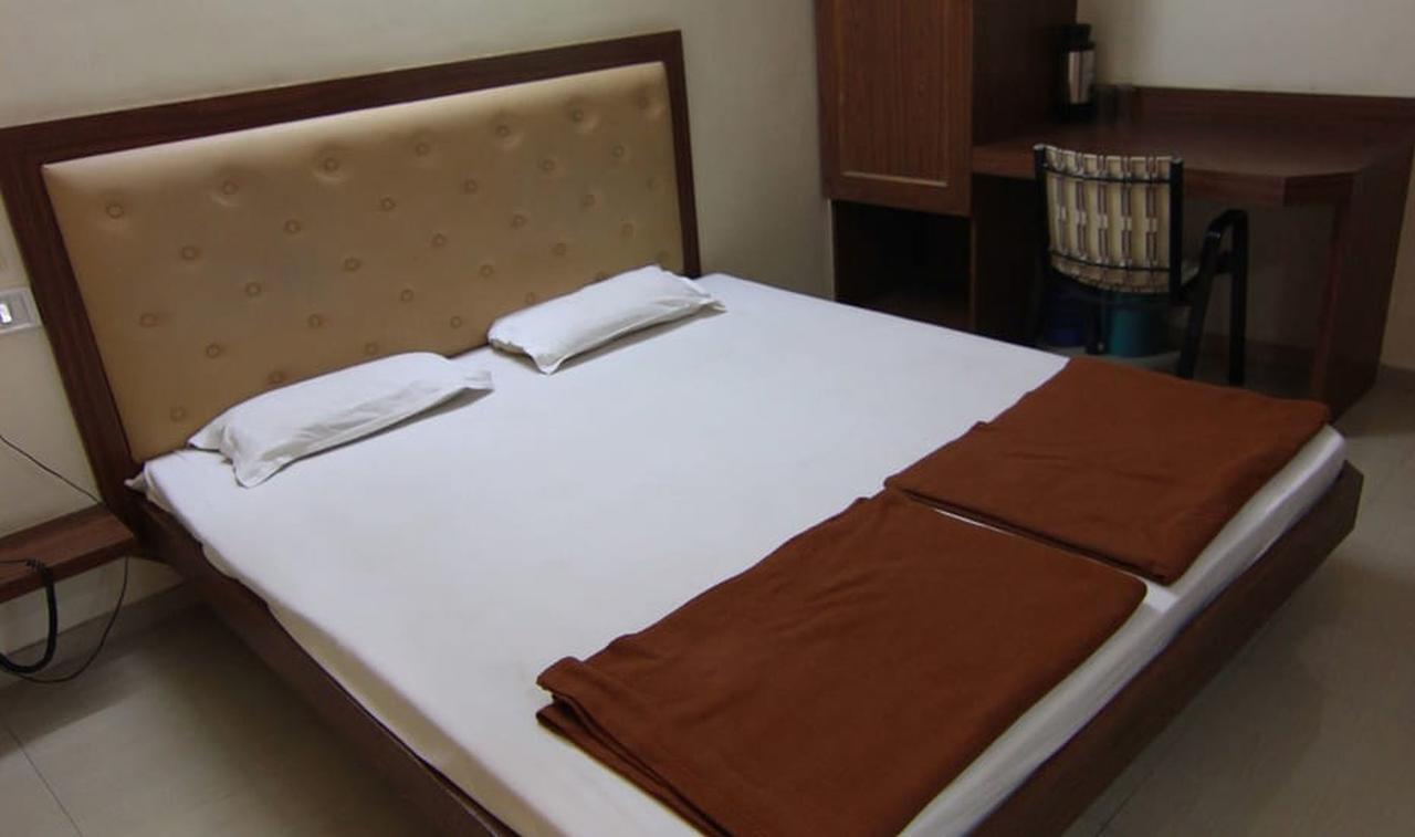 Vaishali Guest house 2*