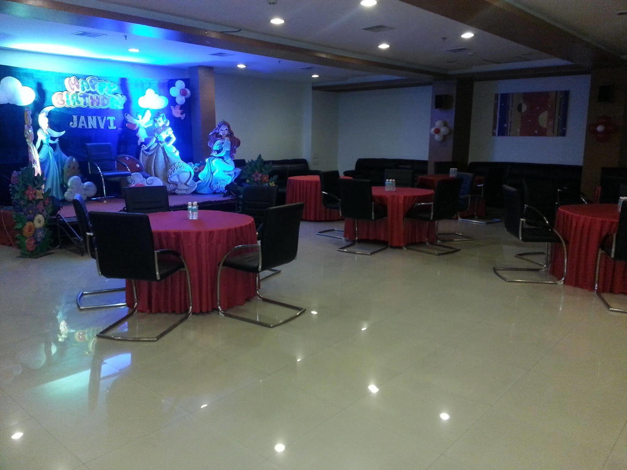 Hotel Hi 5 & Experience Nashik