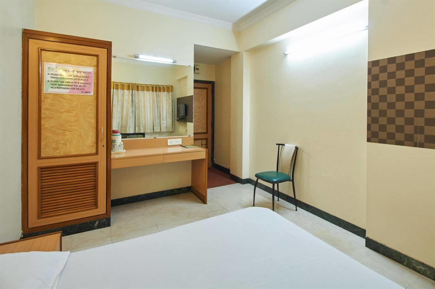 Pooja International Hotel 2*