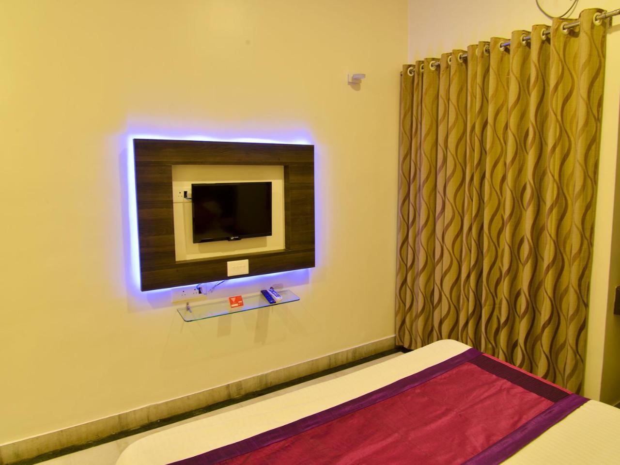 Hotel Oyo 4448 Suresh Plaza