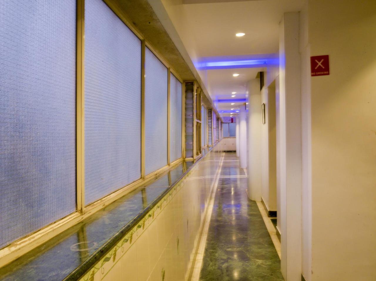 Oyo 4448 Suresh Plaza Hotel