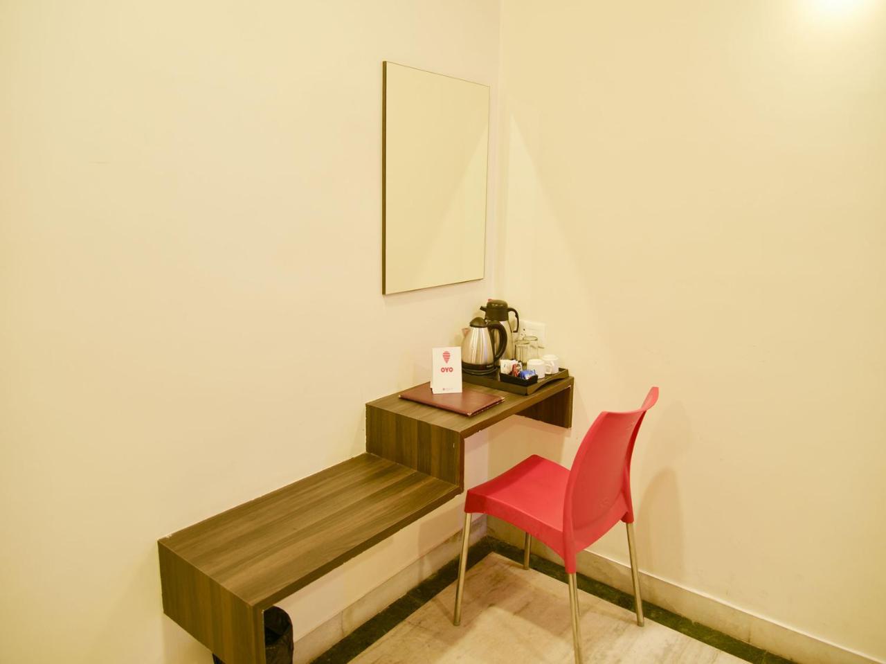 Hotel Oyo 4448 Suresh Plaza Nashik