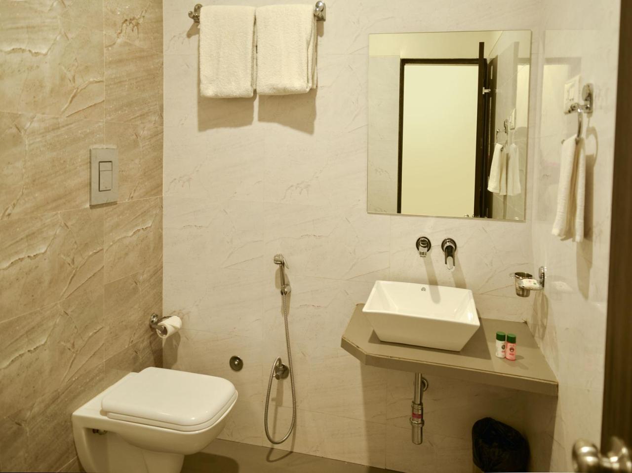 Hotel Oyo 4448 Suresh Plaza 3*