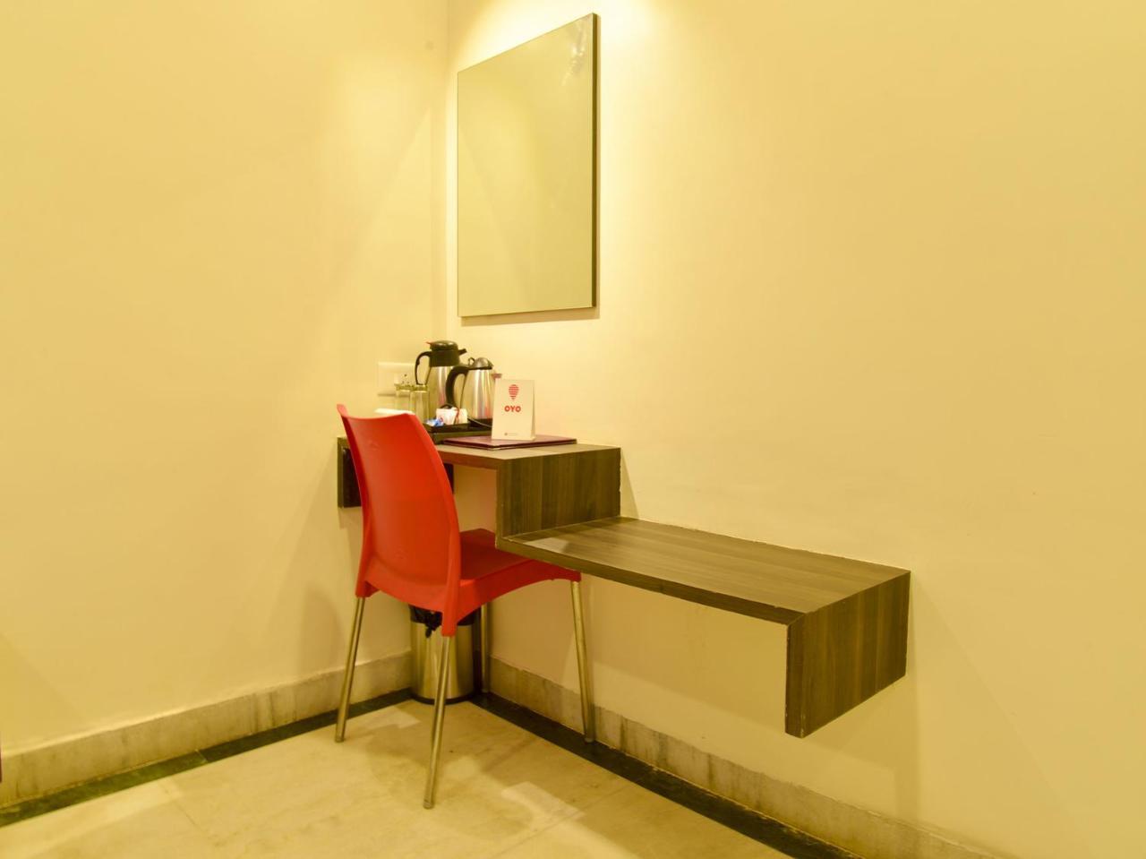 Oyo 4448 Suresh Plaza 3*