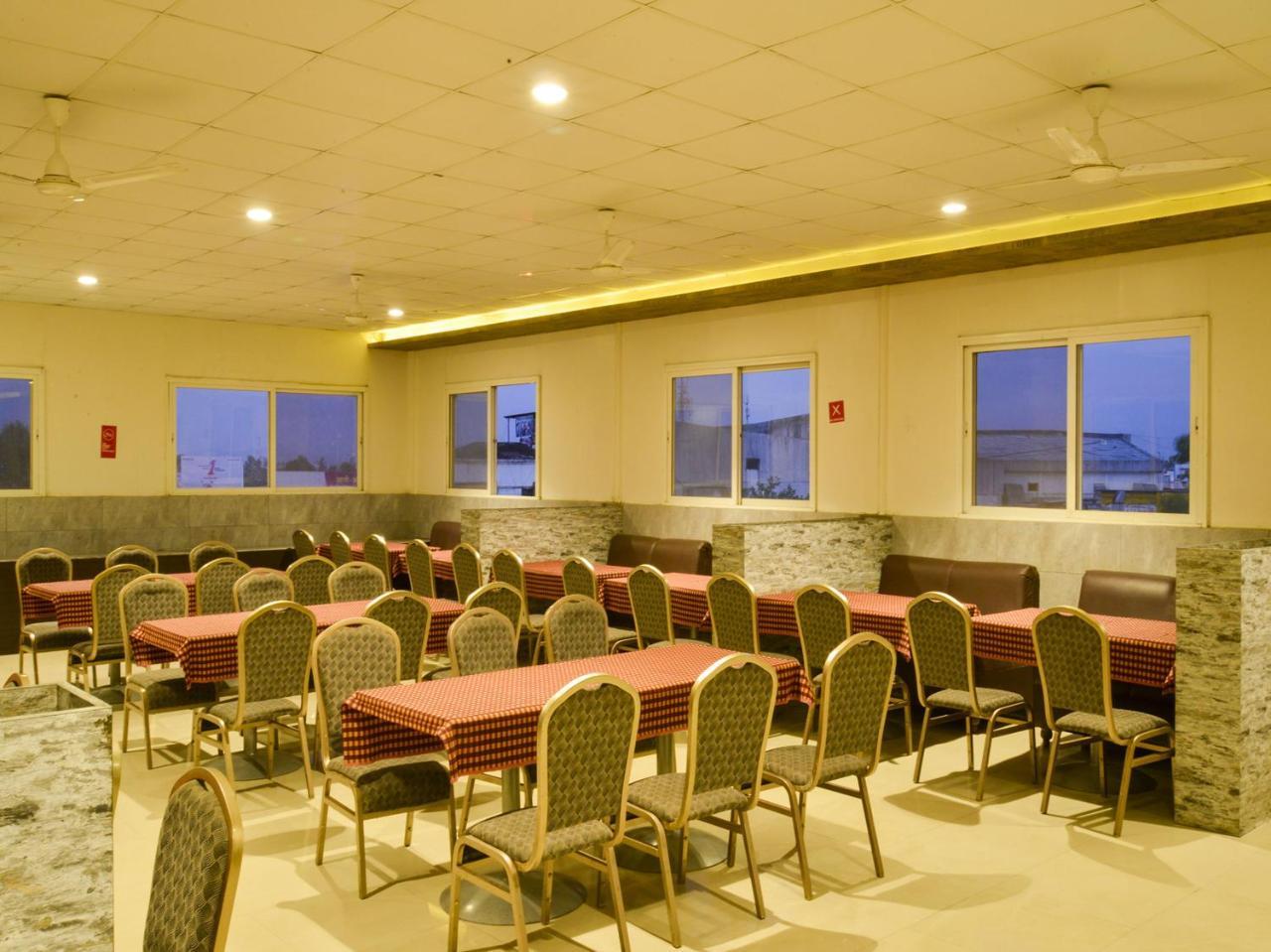 Oyo 4448 Suresh Plaza 3* Nashik