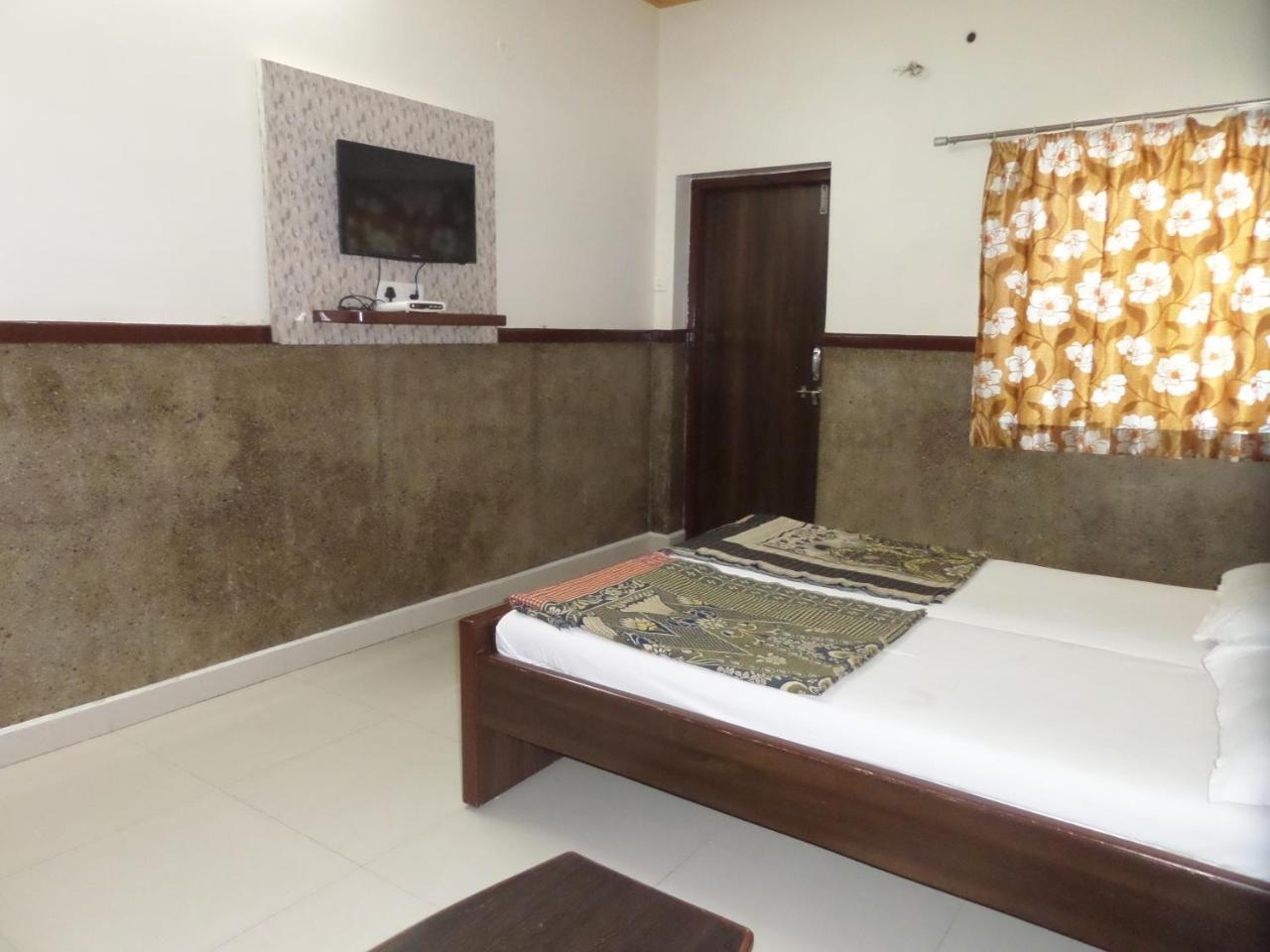 Padma Hotel *