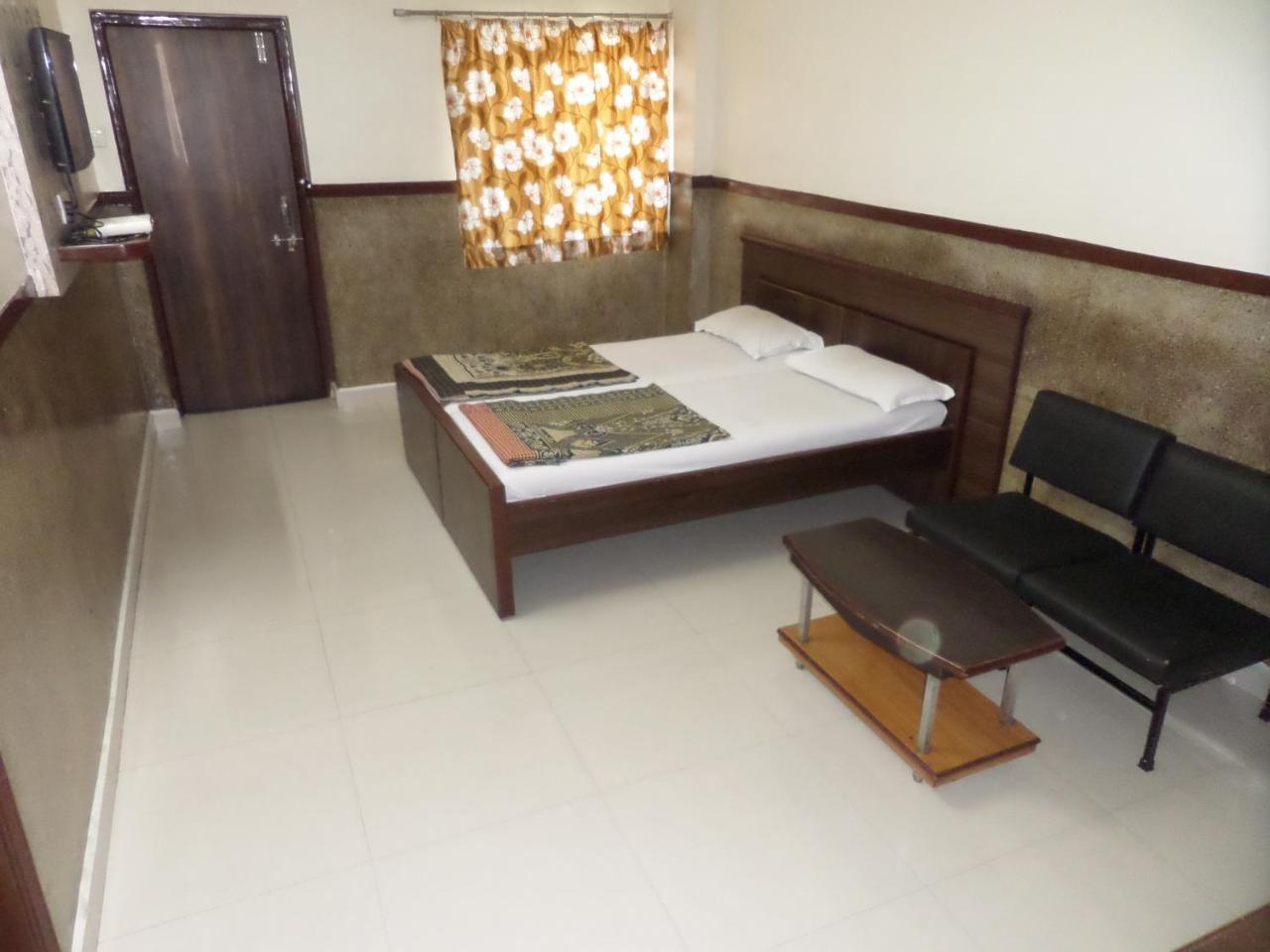 Padma Hotel *