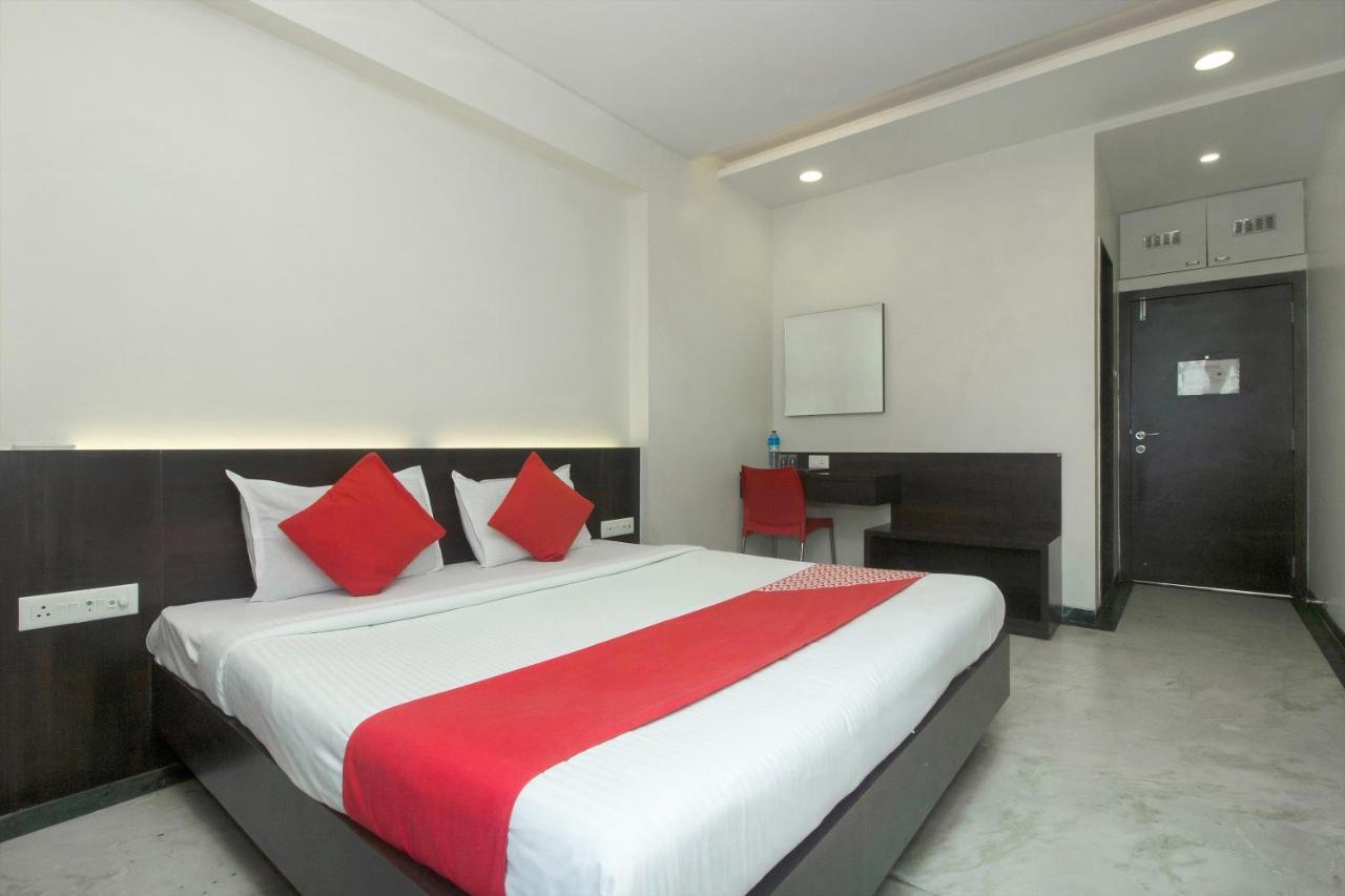 Hotel Oyo 4448 Suresh Plaza