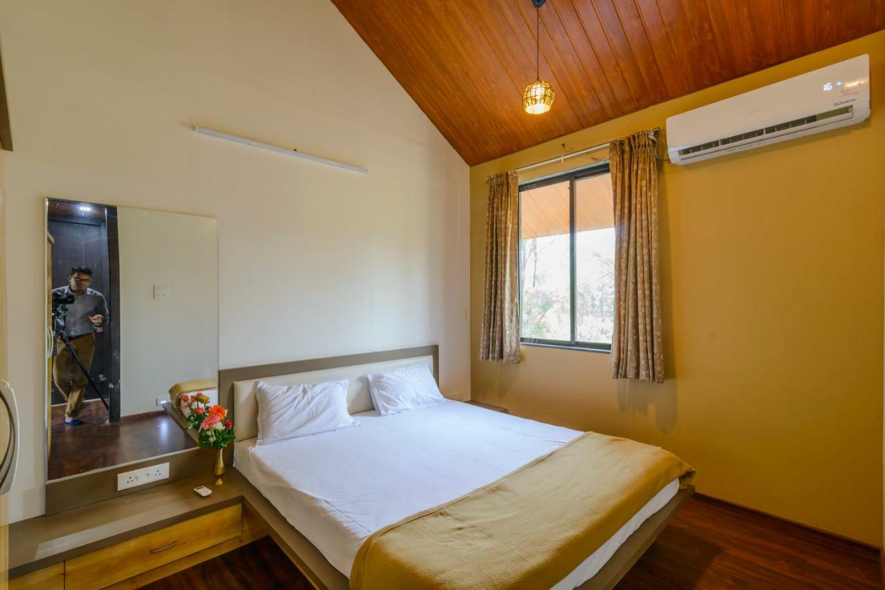 Lake View Holiday Near Sula Wine Yard With 3 Bdrms Nashik
