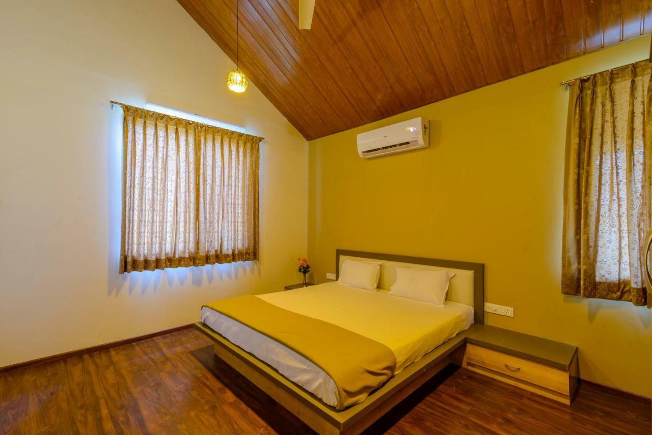 Lake View Holiday Near Sula Wine Yard With 3 Bdrms Holiday home *