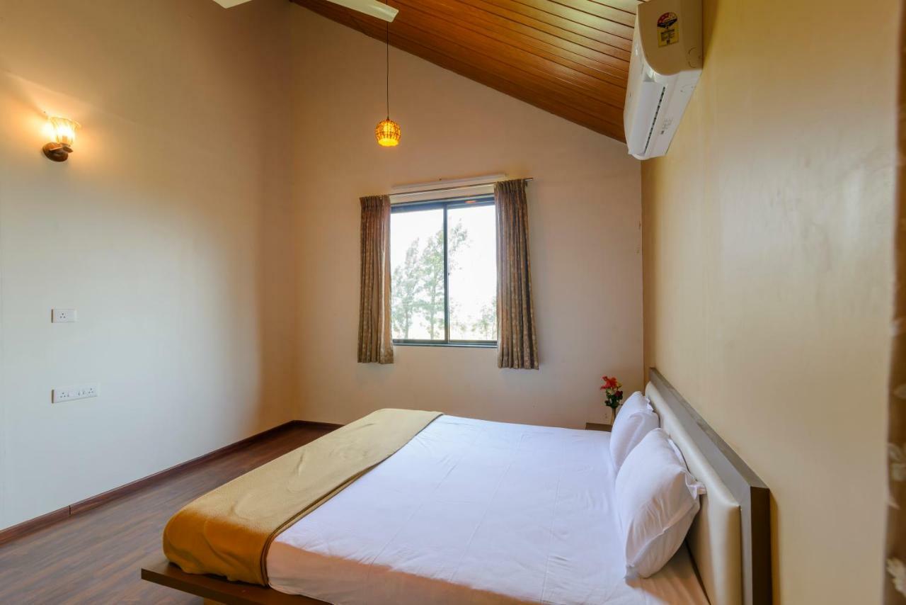 Lake View Holiday Near Sula Wine Yard With 3 Bdrms Holiday home *