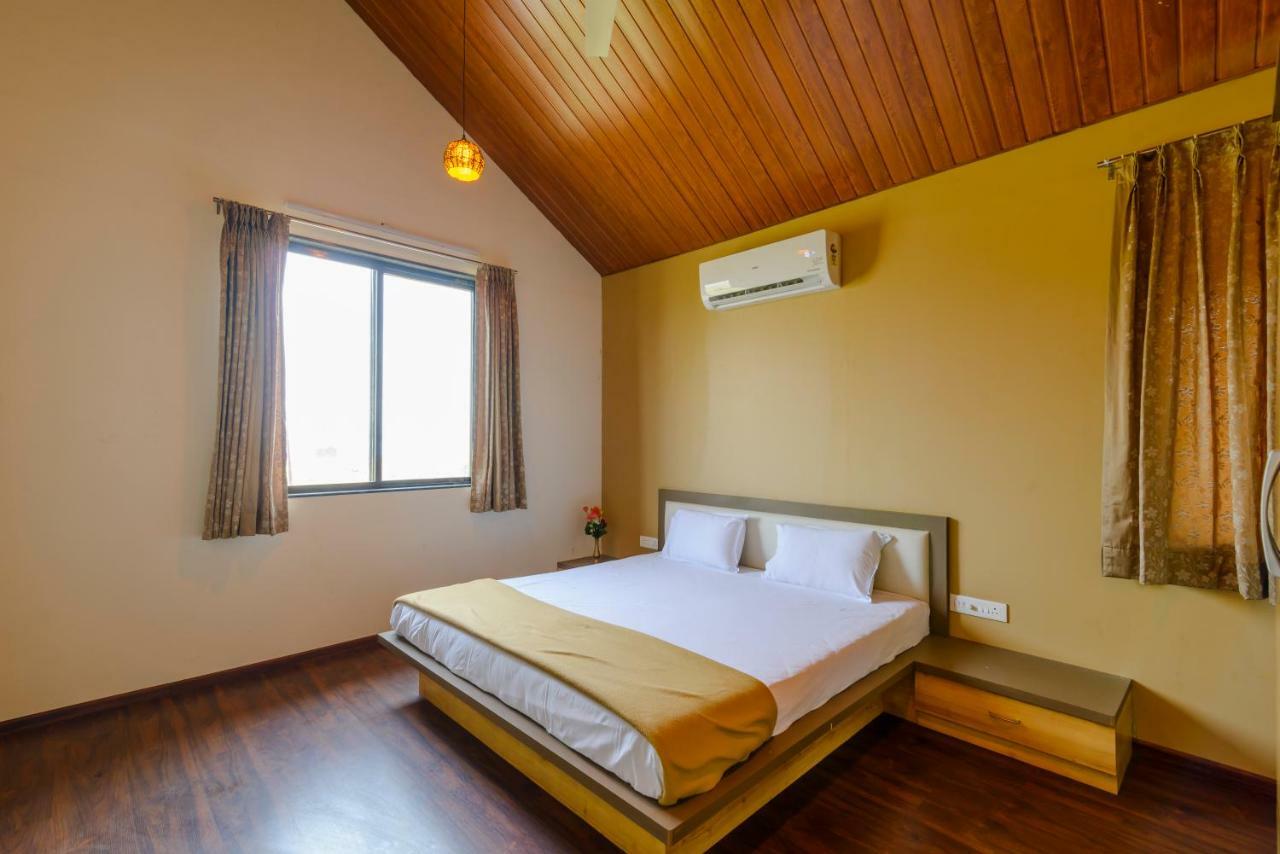 Lake View Holiday Near Sula Wine Yard With 3 Bdrms Nashik