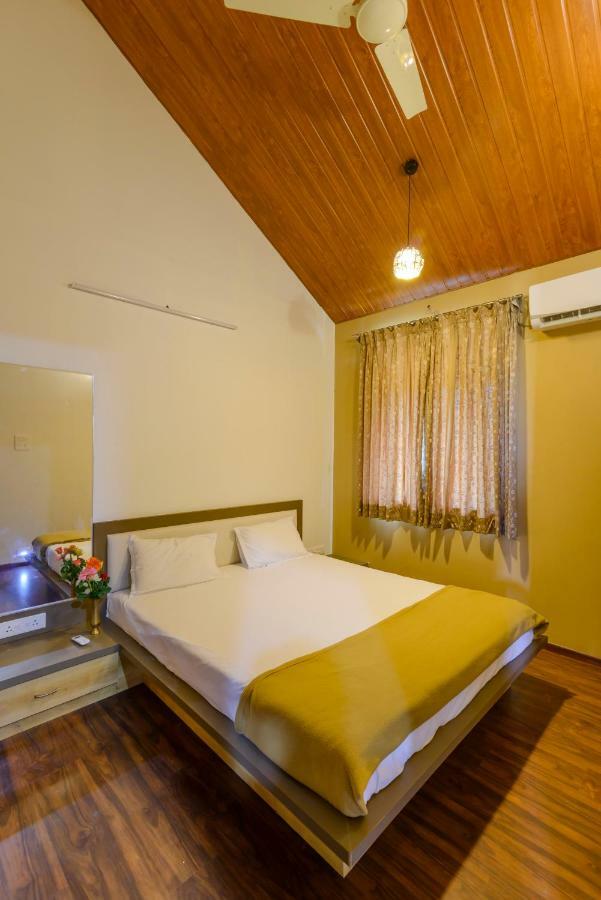 Holiday home Lake View Holiday Near Sula Wine Yard With 3 Bdrms *