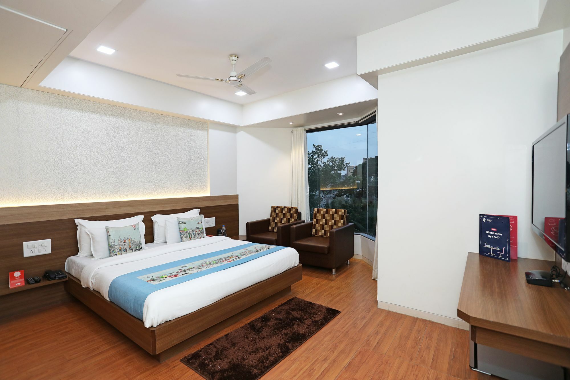 Oyo 10672 Riviera Hotel Nashik