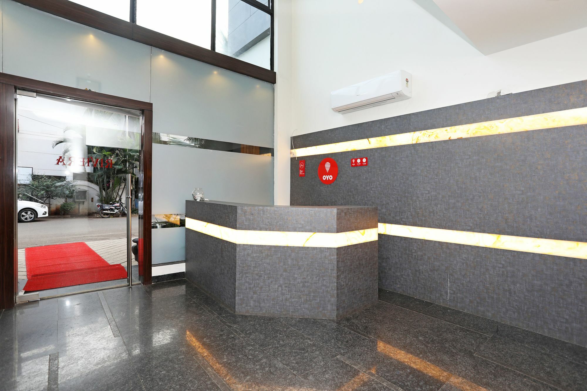 Oyo 10672 Riviera Hotel 3*