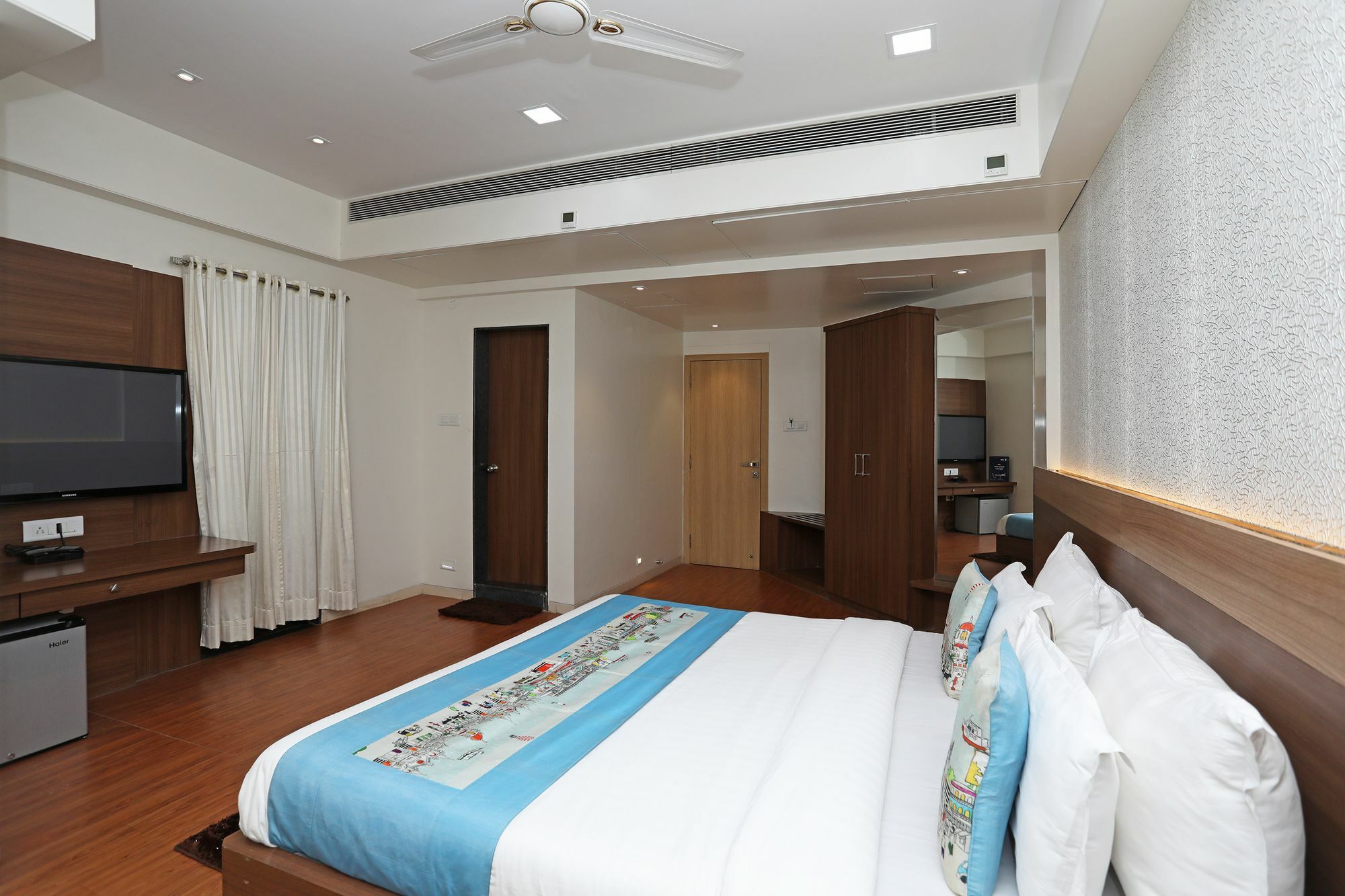 Oyo 10672 Riviera Nashik