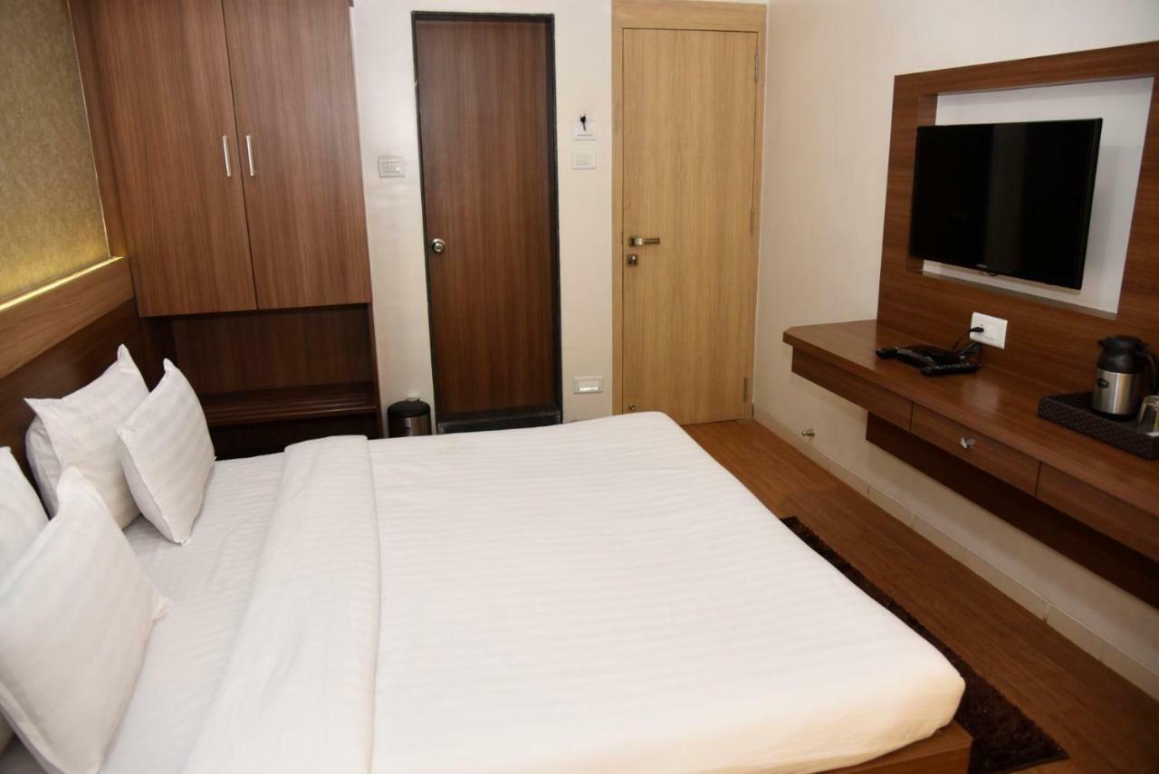 Hotel Renovos Riviera *