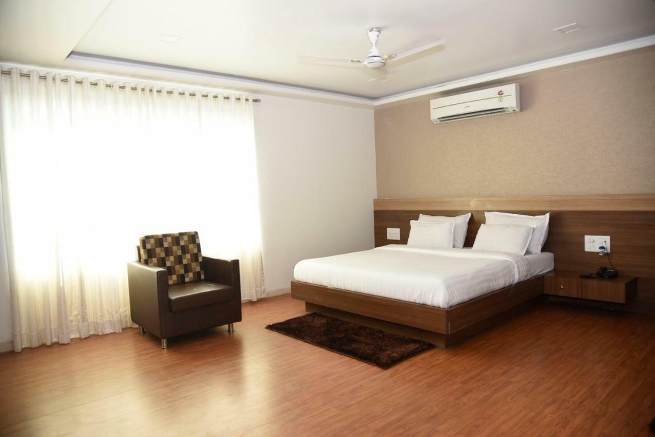 Hotel Renovos Riviera Nashik