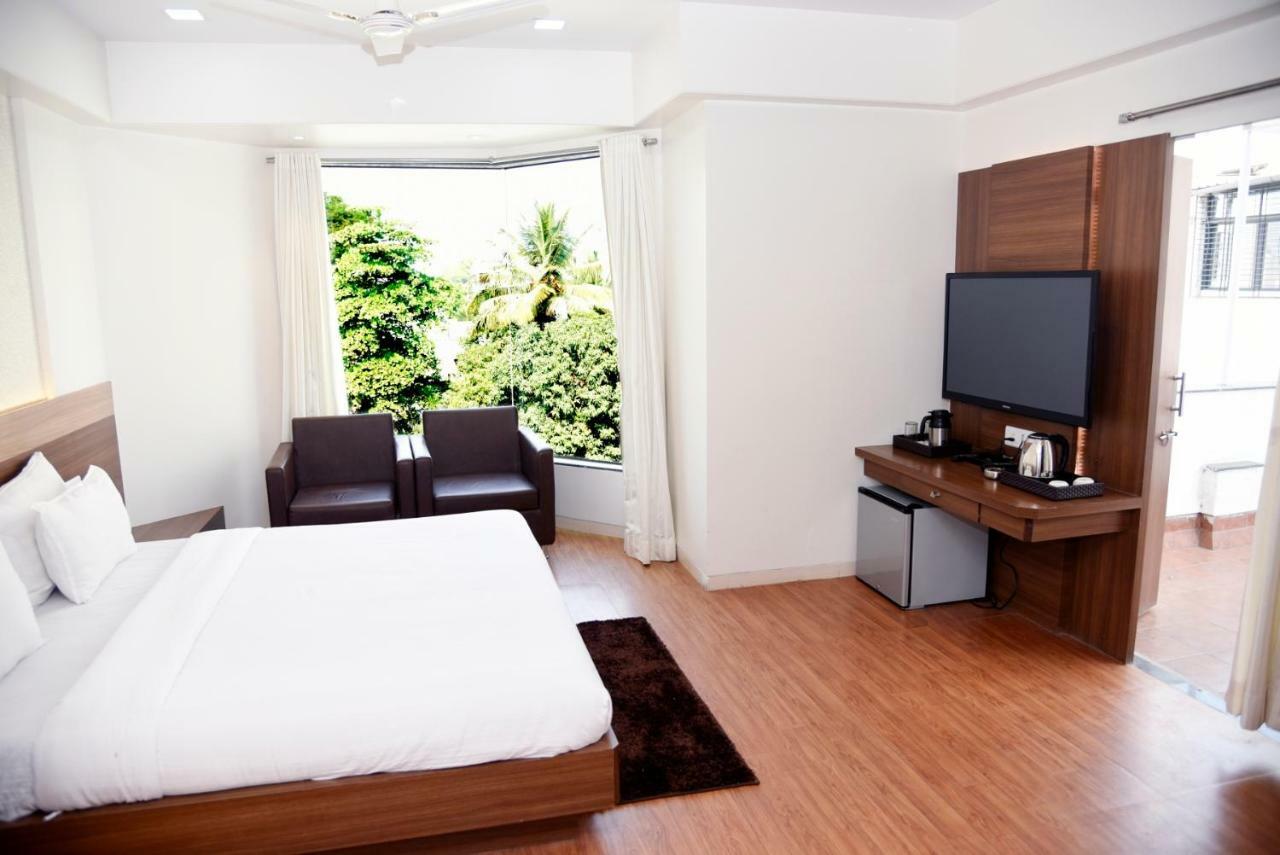 Renovos Riviera Hotel *