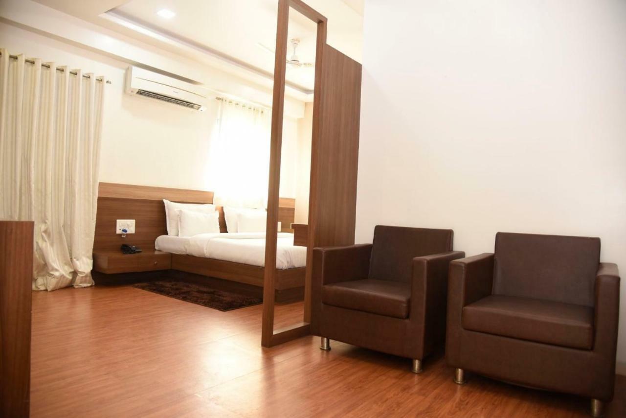 Renovos Riviera Hotel Nashik