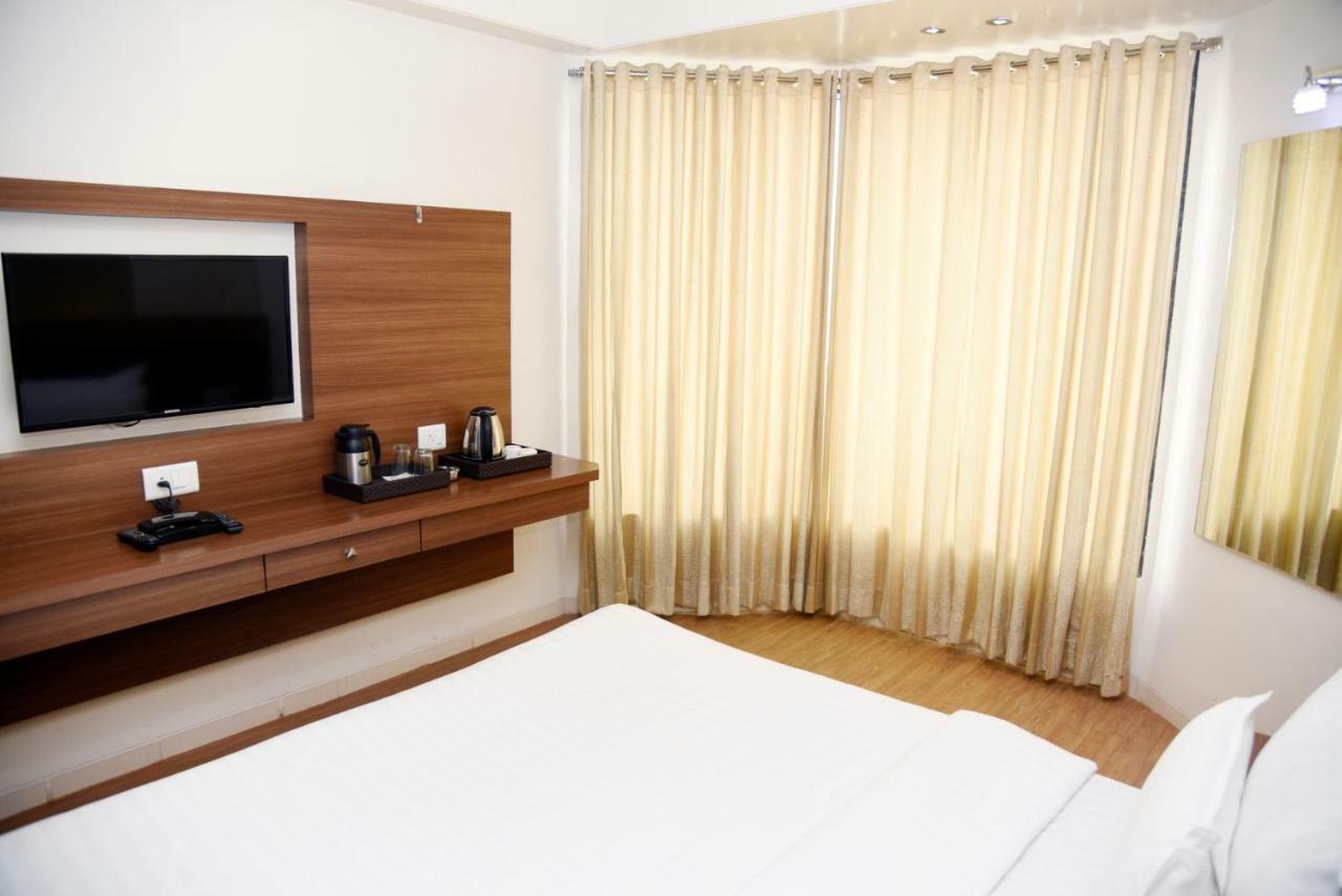 Renovos Riviera Hotel