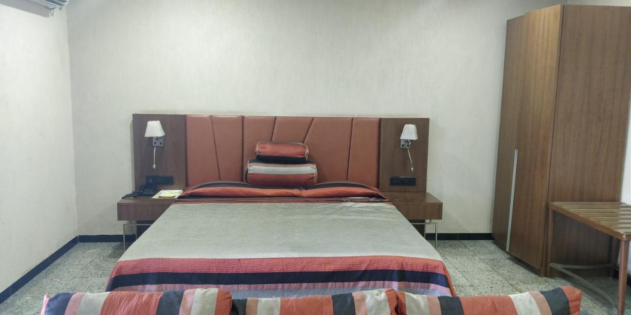 Hotel Nasiklub 3*