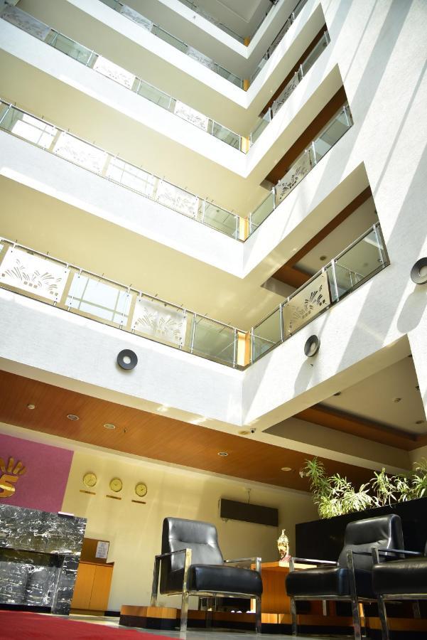 Hi 5 & Experience Hotel 4*