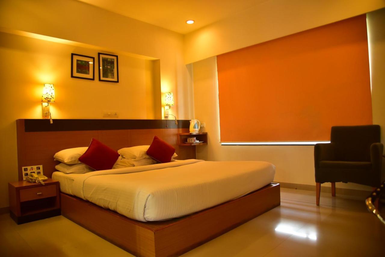 Hotel Hi 5 & Experience 4*