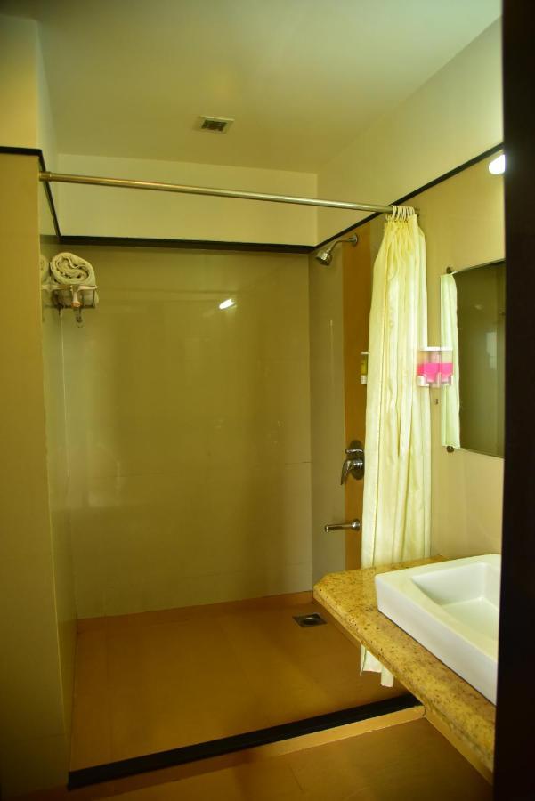 Hi 5 & Experience Hotel