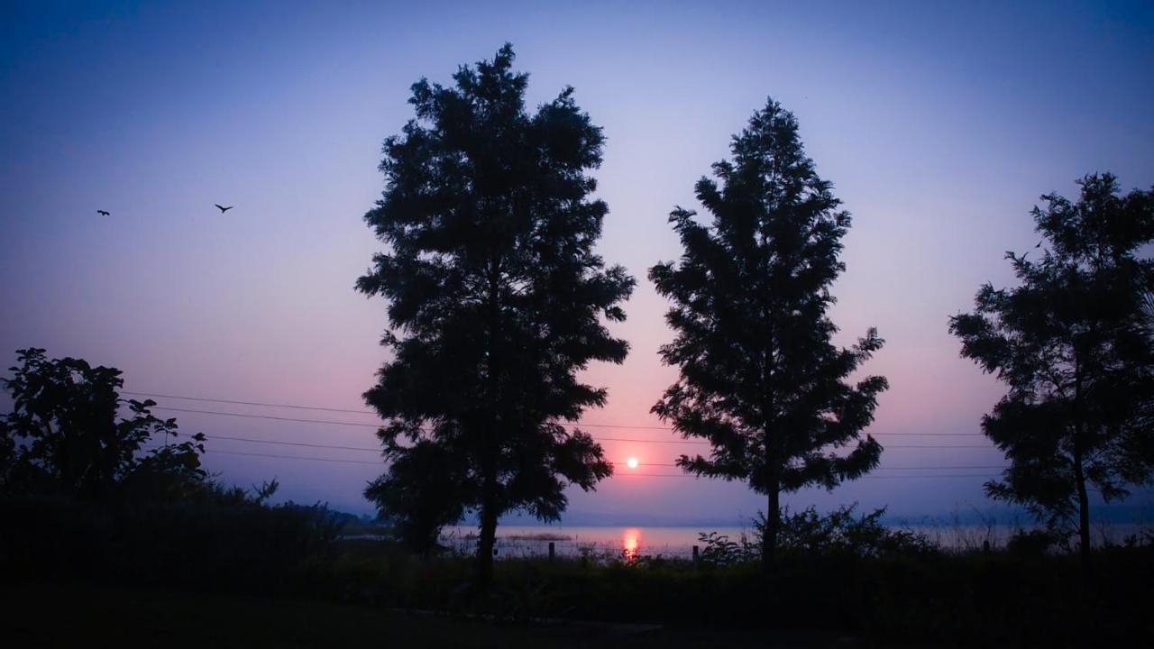 Lake View Holiday Near Sula Wine Yard With 3 Bdrms Holiday home *